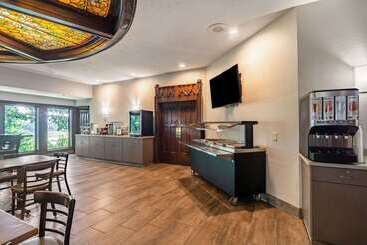 Riverview Inn & Suites, Ascend Hotel Collection