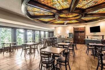 Riverview Inn & Suites, Ascend Hotel Collection