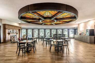 Riverview Inn & Suites, Ascend Hotel Collection