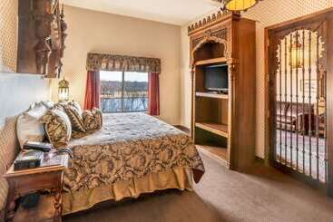 Riverview Inn & Suites, Ascend Hotel Collection