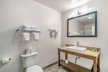 Riverview Inn & Suites, Ascend Hotel Collection