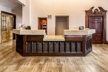 Riverview Inn & Suites, Ascend Hotel Collection