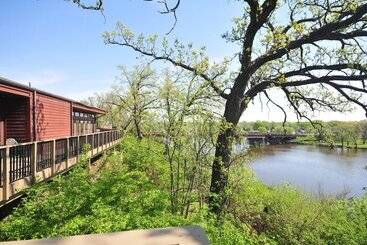 Riverview Inn & Suites, Ascend Hotel Collection