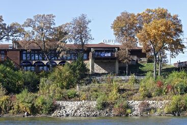 Riverview Inn & Suites, Ascend Hotel Collection