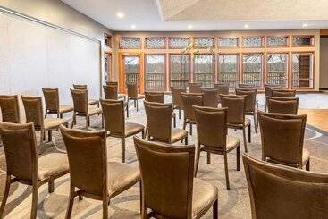 Riverview Inn & Suites, Ascend Hotel Collection