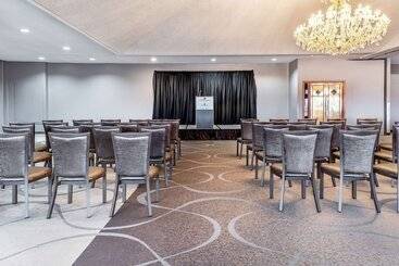 Riverview Inn & Suites, Ascend Hotel Collection