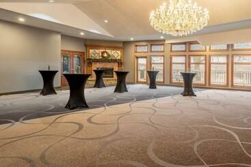 Riverview Inn & Suites, Ascend Hotel Collection