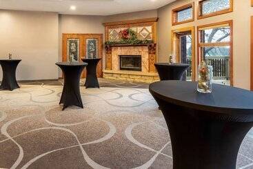 Riverview Inn & Suites, Ascend Hotel Collection