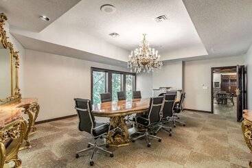 Riverview Inn & Suites, Ascend Hotel Collection