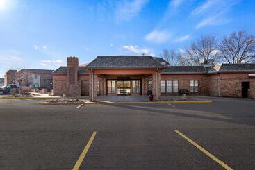 هتل Suburban Studios Kansas City Airport North