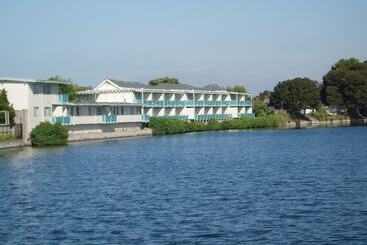 Motel Coral Reef Inn & Condo Suites