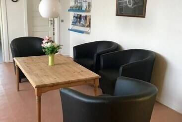 هتل Café De Upernavik