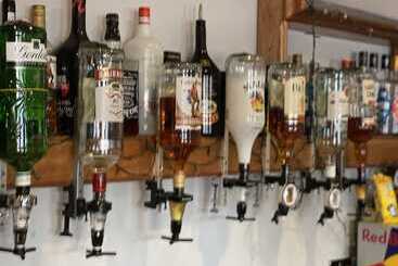هتل The Six Bells