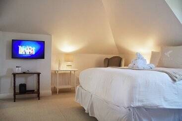 Du Vieux Port By Bower Boutique Hotels