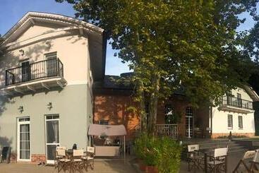 پانسیون Varga Villa
