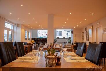 هاستل Pret A Gouter Bistro Bar Bed