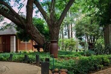تختخواب و صبحانه Malibu Country Lodge