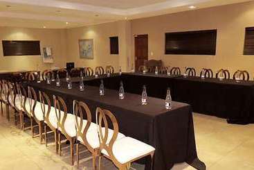 تختخواب و صبحانه Malibu Country Lodge