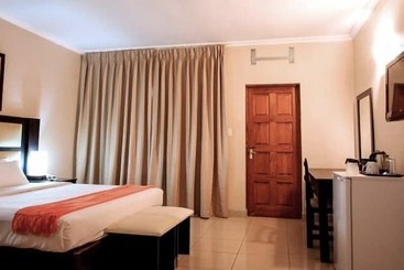 تختخواب و صبحانه Malibu Country Lodge