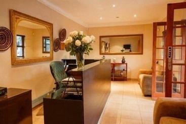 تختخواب و صبحانه Malibu Country Lodge