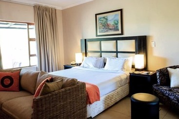 تختخواب و صبحانه Malibu Country Lodge