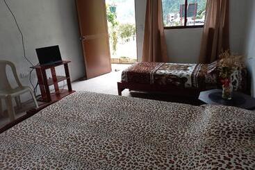 Montano Camping & Hostel