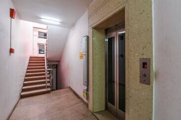 بنسيون Oyo 18612 Sree Sai Surya Service Apartment