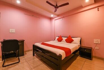 بنسيون Oyo 18612 Sree Sai Surya Service Apartment