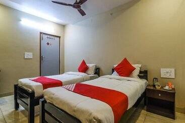 بنسيون Oyo 18612 Sree Sai Surya Service Apartment