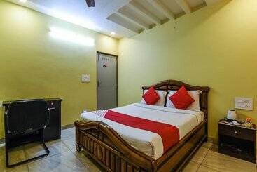بنسيون Oyo 18612 Sree Sai Surya Service Apartment