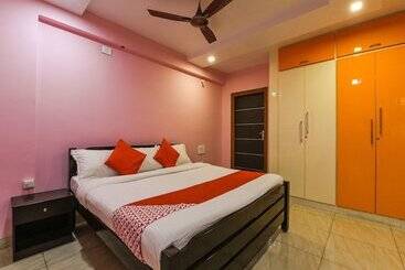 بنسيون Oyo 18612 Sree Sai Surya Service Apartment