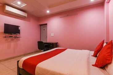 بنسيون Oyo 18612 Sree Sai Surya Service Apartment