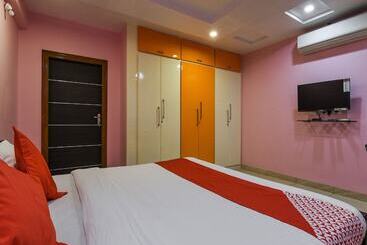 بنسيون Oyo 18612 Sree Sai Surya Service Apartment
