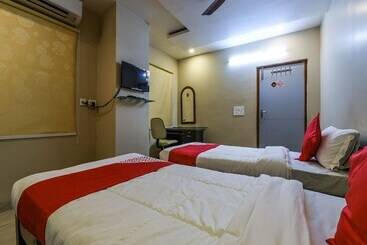 بنسيون Oyo 18612 Sree Sai Surya Service Apartment