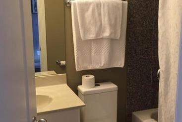 هاستل Lakeshore Inn