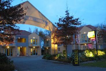 Denton Park Motel