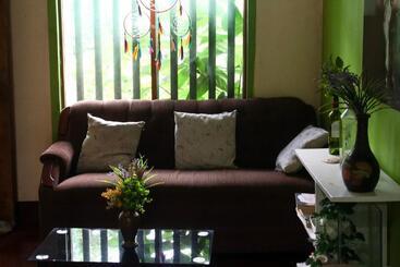 פנסיון Hostal Casa Mauro