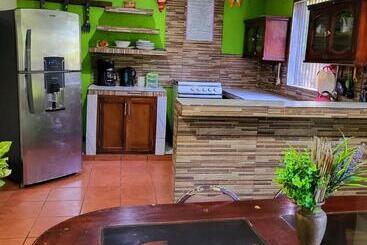 פנסיון Hostal Casa Mauro