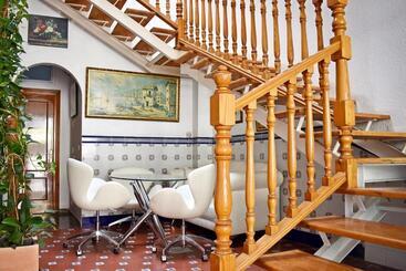 پانسیون Hostal Sol Y Mar