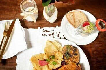 پانسیون Maria Penzion & Restaurant