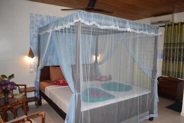 پانسیون Whitepearl Beach