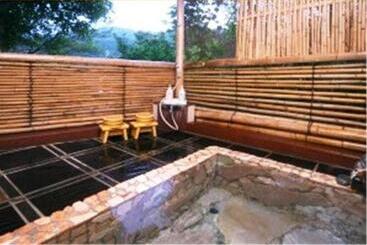 ریوکان Yugawara Onsen Apolosou
