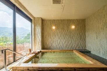 ریوکان Yugawara Onsen Apolosou