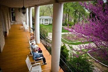 1886 Crescent Hotel And Spa