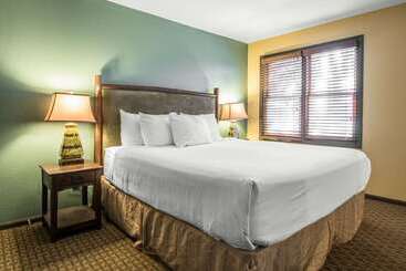 هتل Bluegreen Christmas Mountain Village, An Ascend Resort