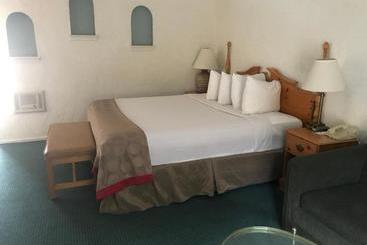 هتل Channel Islands Inn