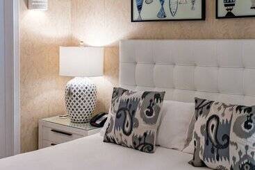 호텔 Chateau Inn And Suites