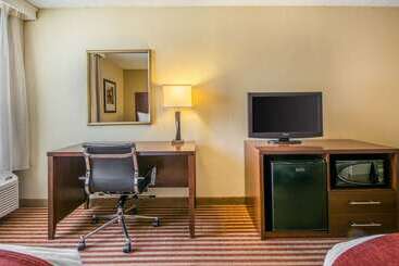 هتل Comfort Inn & Suites Kissimmee By The Parks