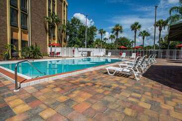 هتل Comfort Inn & Suites Kissimmee By The Parks