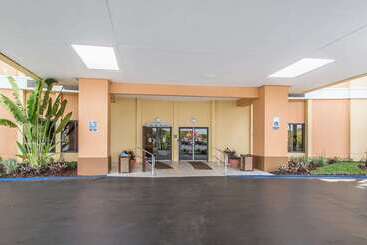هتل Comfort Inn & Suites Kissimmee By The Parks